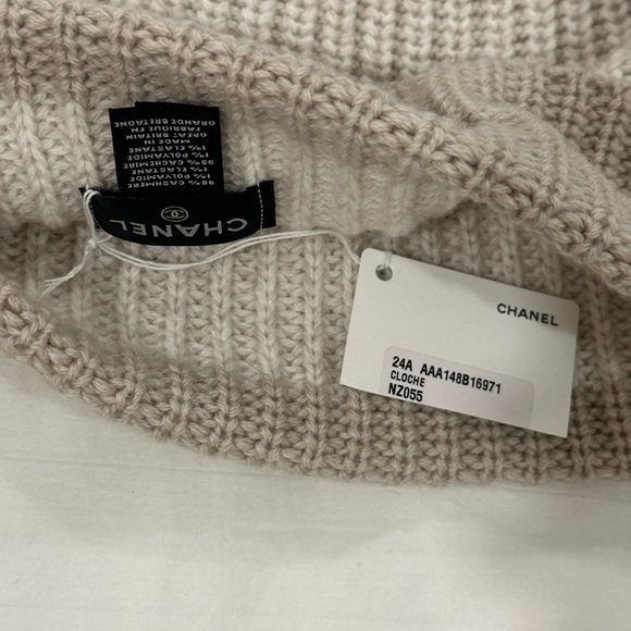 BNWT CHANEL BEIGE KNIT BEANIE - Picture 5 of 6